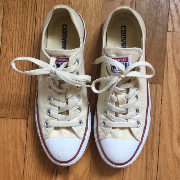 ⭐️ Cream Converse All-Stars ⭐️ - Picture 2 of 5